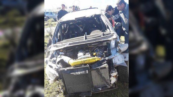 Palazo: Nalbandian volcó y su auto quedó destrozado
