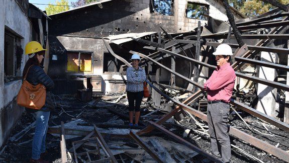 los profesores suben al cerro para reclamar nuevo edificio
