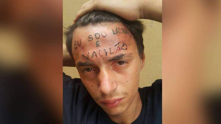 El tatuador y un vecino están presos por torturar a un adolescente.