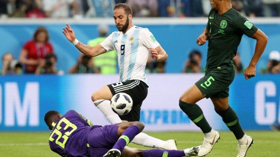 Higuaín volvió a tener la gloria,&nbsp; &nbsp;pero remató sobre el travesaño.