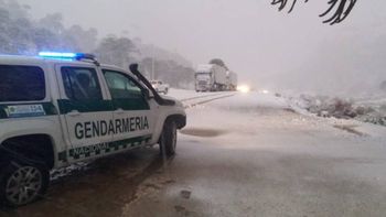El Paso Pino Hachado se encuentra inhabilitado por acumulación de nieve. Foto: archivo.