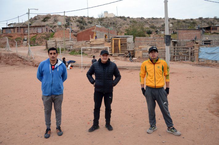 Francisco Gómez y Emanuel Matus -junto a Edgardo Inda- son los profes de Sacachispas.