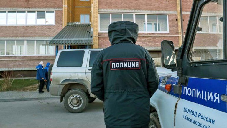 Cinco vecinos hacían mucho ruido y los masacró