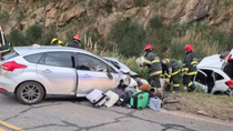 volvian de un casamiento y chocaron de frente en una curva: hay cuatro muertos y tres heridos graves volvian de un casamiento y chocaron de frente en una curva: hay cuatro muertos y tres heridos graves