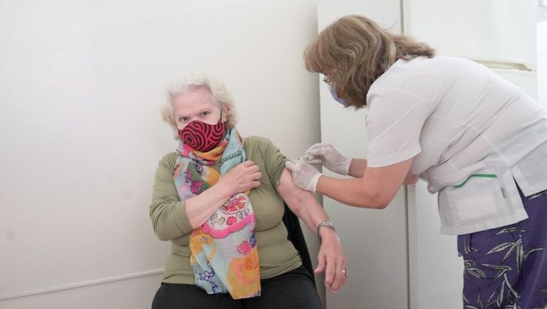 Por qué no llegan las vacunas antigripales para mayores de 65 a Neuquén
