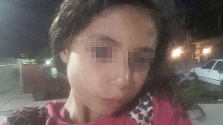 Todos buscaban a una nena: estaba debajo de su cama