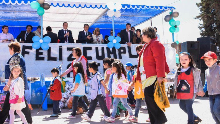 Añelo festejó sus 101 años con la inauguración del jardín 52