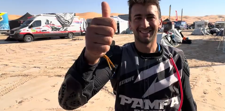 Santiago Rostan, el neuquino en el Dakar: La moto en la arena sufre mucho, solo queremos llegar