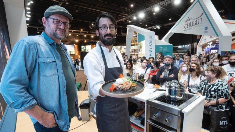 Christophe fan de la cocina neuquina: Pehuenia es la capital gastronómica