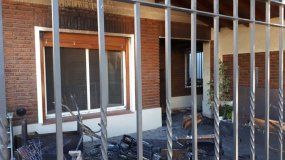Les robaron y les prendieron fuego las casas en Navidad