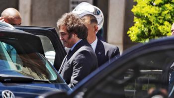 Javier Milei enfrenta el día posterior al DNU con varias críticas. Javier Milei enfrenta el día posterior al DNU con varias críticas.