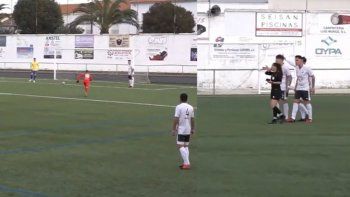 el blooper que recorre el mundo: sufren gol por no conocer el reglamento el blooper que recorre el mundo: sufren gol por no conocer el reglamento