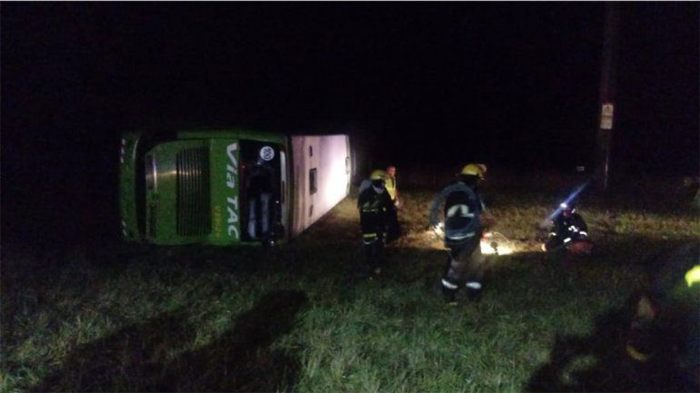 Una mujer murió tras el vuelco de un micro que venía de Mar del Plata a Neuquén