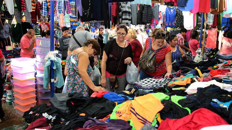 Volvió la polémica feria La Saladita y provocó el enojo de los comerciantes de la zona