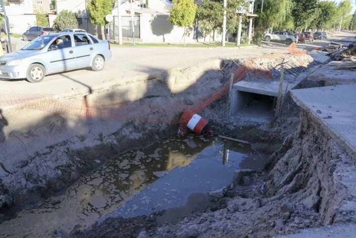 La obra con mala señalización que pone en riesgo a todo un barrio