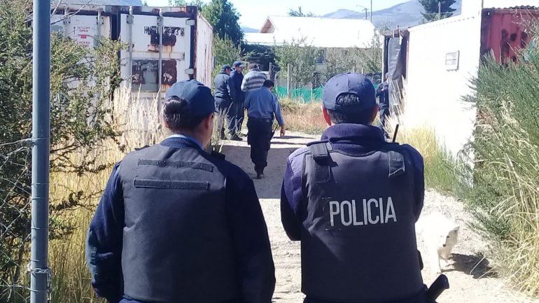 Intensificaron los rastrillajes para dar con el femicida de Bariloche