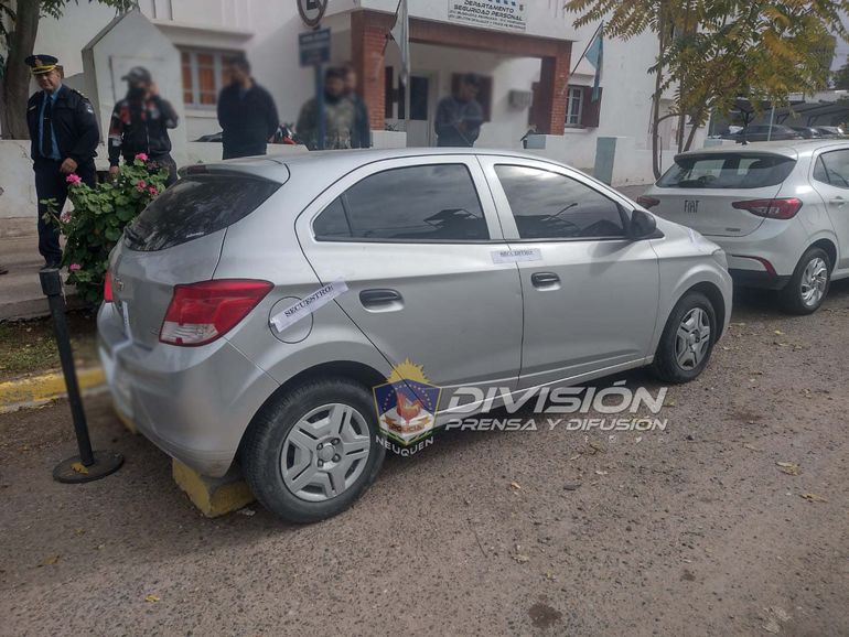 En un patrullaje de rutina la Policía se topó con uno de los autos que utilizaban la banda de ladrones para delinquir. 