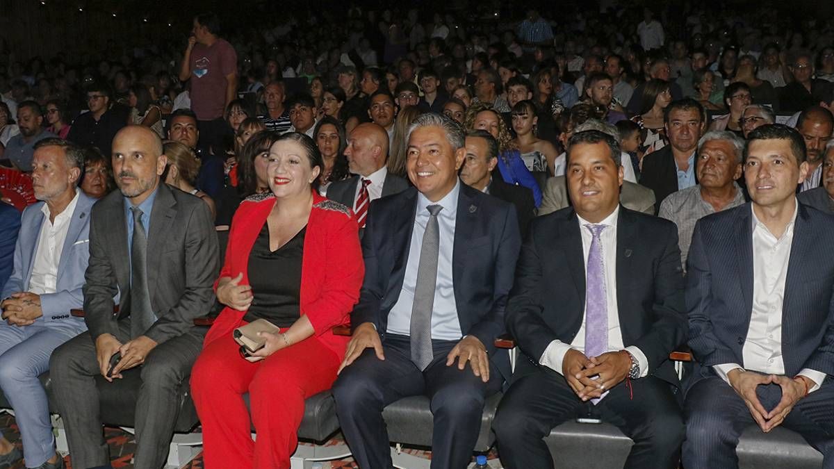 Con la presencia de Rolando Figueroa, Carlos Koopmann asumió su segundo mandato en Zapala thumbnail