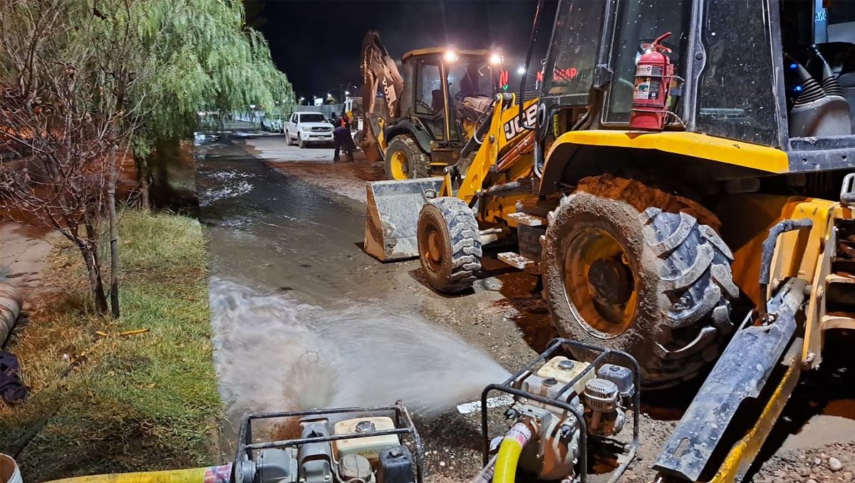 Los operarios de EPAS trabajaron toda la noche.