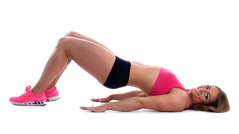 Al piso. Esta postura ayuda a elevar la pelvis y mejorar la contracción.&nbsp;