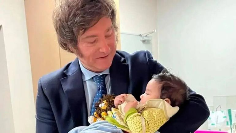 Javier Milie podría se el padrino de uno de los cuatrillizos, así lo establece la ley 20.843 sobre el padrinazgo del presidente de la nación para el séptimo hijo (varón o mujer). Foto: Google. Javier Milie podría se el padrino de uno de los cuatrillizos, así lo establece la ley 20.843 sobre el padrinazgo del presidente de la nación para el séptimo hijo (varón o mujer). Foto: Google.