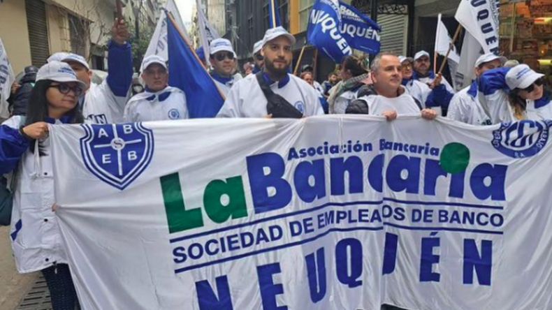 La Bancaria de Neuquén se suma a las medidas de fuerza en contra de la reforma laboral. | LM Neuquen La Bancaria de Neuquén se suma a las medidas de fuerza en contra de la reforma laboral.
