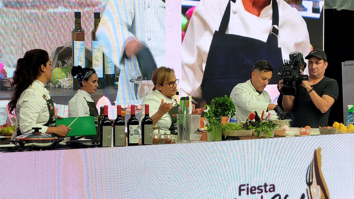 Dolli Irigoyen cerró la primera noche de la Fiesta Nacional del Chef Patagónico y deslumbró al público thumbnail