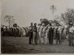 Otto Bemberg y la familia durante una jornada de pesca de dorado en el norte del país. Foto: La Nación Otto Bemberg y la familia durante una jornada de pesca de dorado en el norte del país. Foto: La Nación