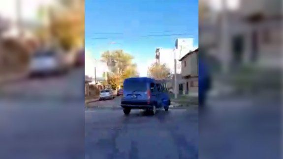 El momento de la fuga del conductor que atropelló y mató a un motociclista