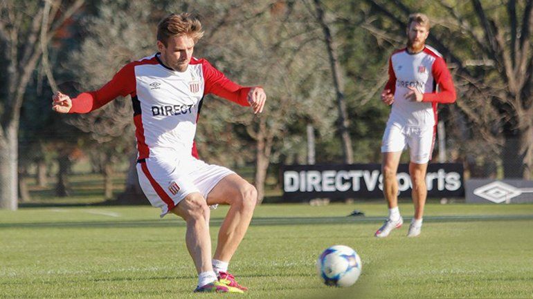 El equipo de Vivas entrenó para enfrentarse a los mendocinos. Irá con el mismo once titular del último partido.