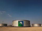 Foto de archivo ilustrativa de tanques petroleros de Saudi Aramco en su instalación en Abqaiq, Arabia Saudita. Oct 12, 2019. REUTERS/Maxim Shemetov