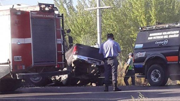 Ruta 7: dos personas murieron en impactante choque entre un camión y una Hilux