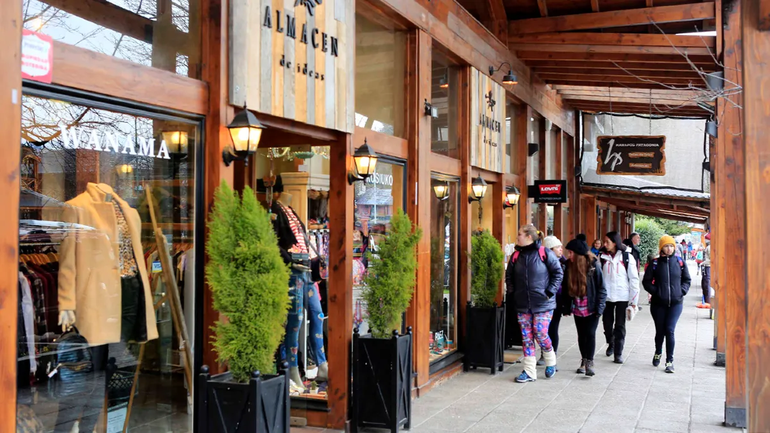 El sector comercial contribuyó a la creación de empleo.