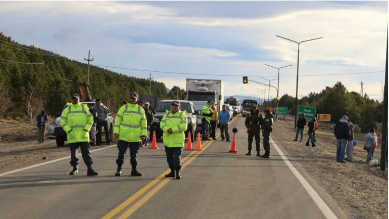 Desocupados y ATE mantienen un corte total en la Ruta 40 en Junín