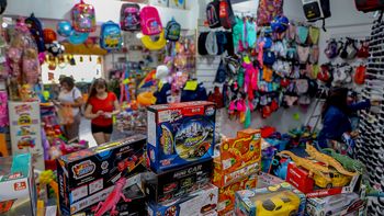 Al no cumplir con las mendidas de seguridad, el juguete puede ocasionar un daño para la salud de los niños. Al no cumplir con las mendidas de seguridad, el juguete puede ocasionar un daño para la salud de los niños.