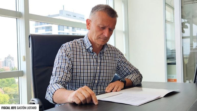 El fiscal jefe Gastón Liotard se encargó de comunicar que el acusado había aceptado su responsabilidad. El fiscal jefe Gastón Liotard se encargó de comunicar que el acusado había aceptado su responsabilidad.