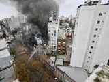 Las impactantes imágenes del depósito clandestino que se incendió en La Plata: analizan demolerlo