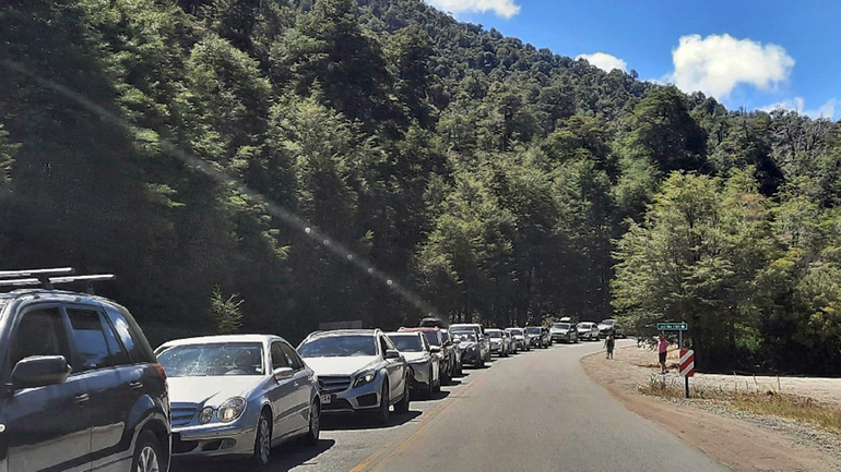 Hubo colas de vehículos chilenos para ingresar a Neuquén el fin de semana de Pascuas.&nbsp;