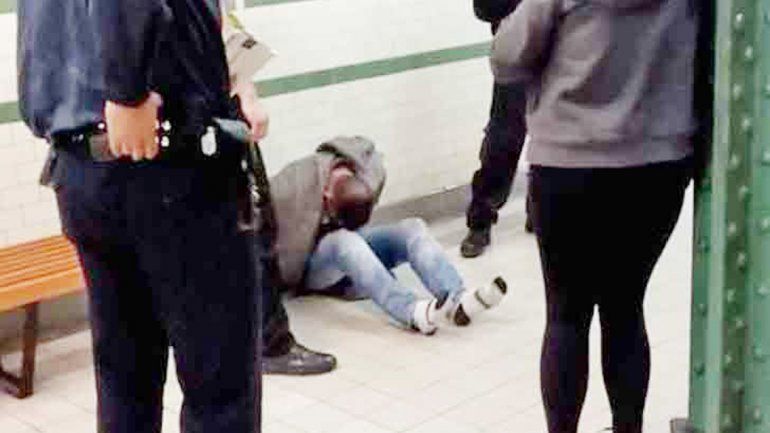 El joven que se masturbó y eyaculó sobre una pasajera.