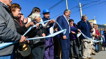 rolando figueroa inauguro cuadras de asfalto, entrego vehiculos y firmo acuerdos en senillosa