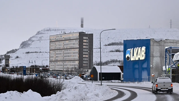 El nuevo centro de Kiruna emerge con edificios modernos mientras el antiguo se desmantela progresivamente. El nuevo centro de Kiruna emerge con edificios modernos mientras el antiguo se desmantela progresivamente.