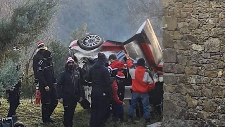 Sébastien Ogier protagonizó un fuerte accidente antes del arranque del Rally Mundial.