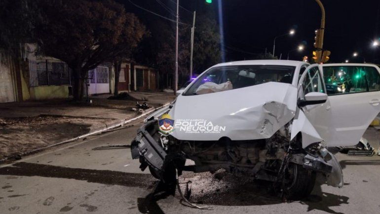 Iba borracho, chocó y se le desprendió el motor: se salvó de milagro