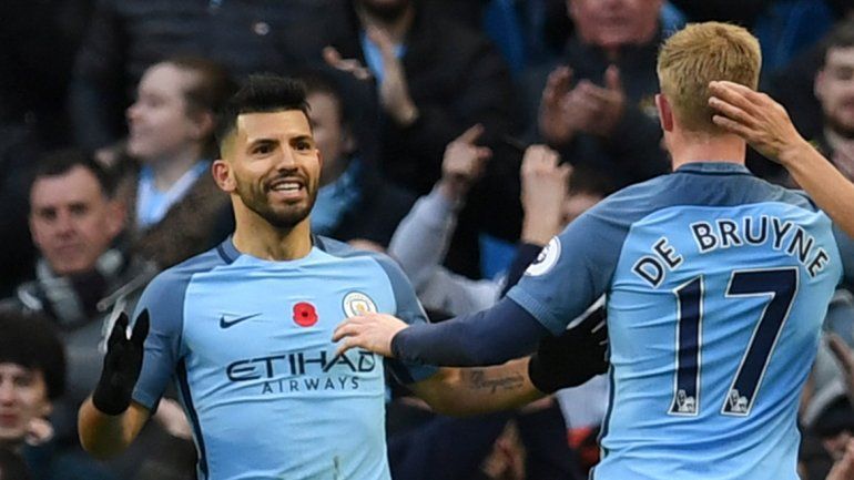El Kun anotó y sigue haciendo historia en el Manchester City.