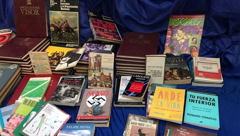 Campaña de donación de libros para la EPET 8