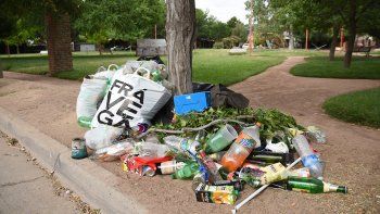 el manzanar: violencia, alcohol y una multitud en la plaza el manzanar: violencia, alcohol y una multitud en la plaza