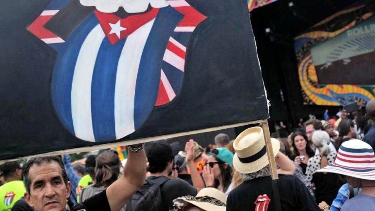 La figura del Che Guevara con la clásica lengua de la banda