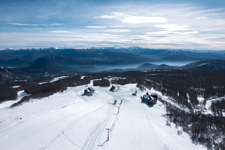 Video: así empieza este viernes la temporada de invierno 2025 en Chapelco, con tarifas especiales