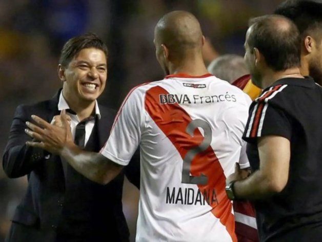 Maidana hace sonreír al Muñeco Gallardo.