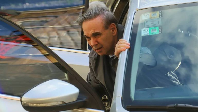 Miguel Ángel Pichetto depositó un voto de confianza para la aprobación de la Ley Ómnibus. Miguel Ángel Pichetto depositó un voto de confianza para la aprobación de la Ley Ómnibus.